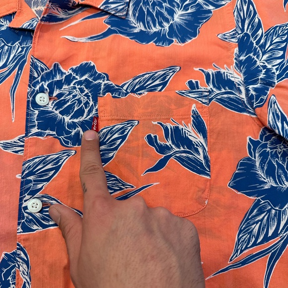 Levi’s floral short sleeve collared shirt relaxed fit - Picture 3 of 7